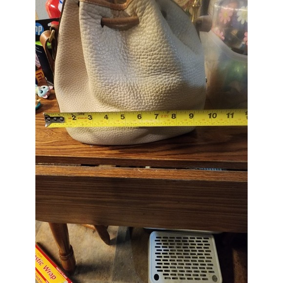 Vintage Dooney &‎ Bourke Leather Drawstring Bucket Bag White & Tan Trim 1980s - Picture 8 of 13